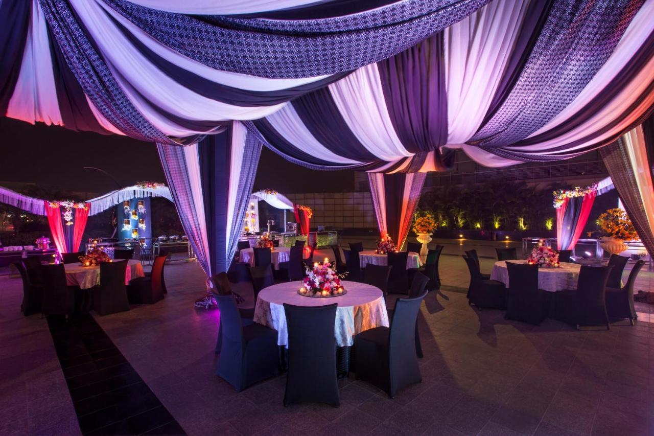 Hotel Crowne Plaza New Delhi Rohini By Ihg Esterno foto